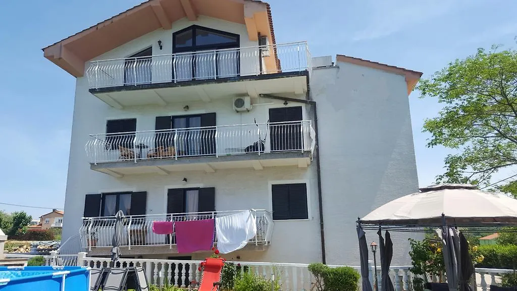 Apartments Valfontane 萨武德里亚